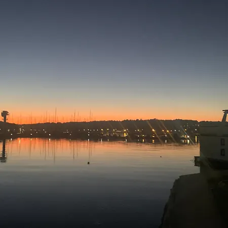 House Boat Oliva - Floating House