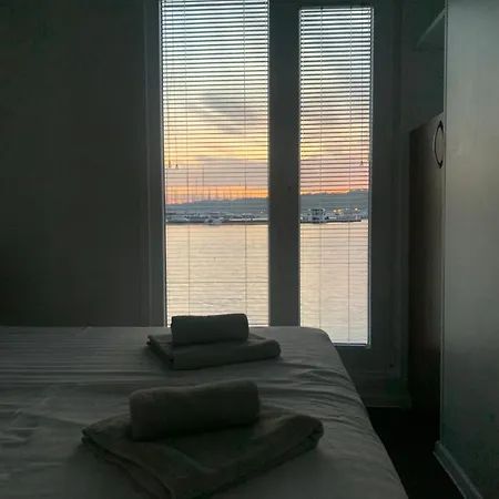 Nyaraló House Boat Oliva - Floating House Póla