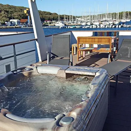 House Boat Oliva - Floating House